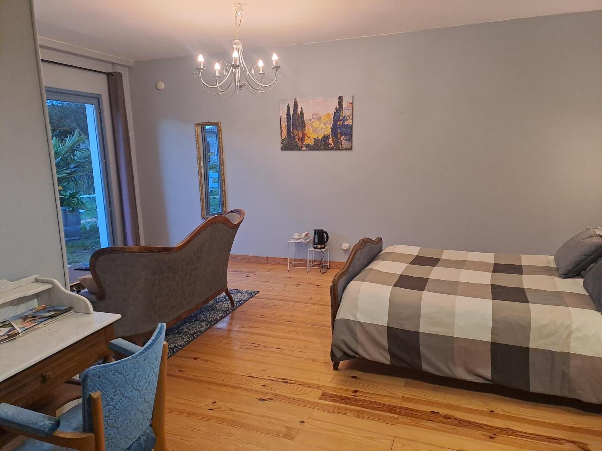 La Cadournaise Bed & Breakfast Saint-Seurin-de-Cadourne Exterior photo