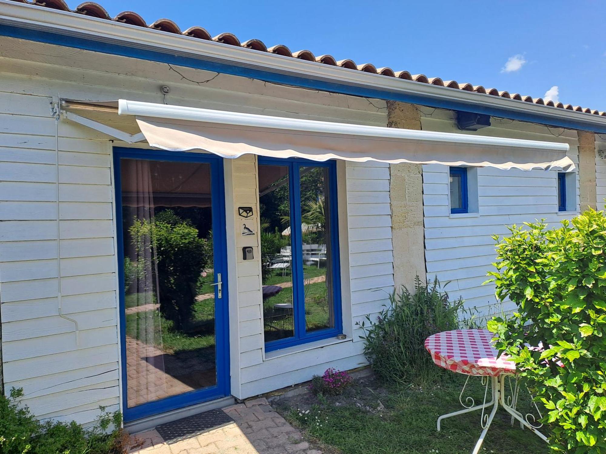 La Cadournaise Bed & Breakfast Saint-Seurin-de-Cadourne Exterior photo