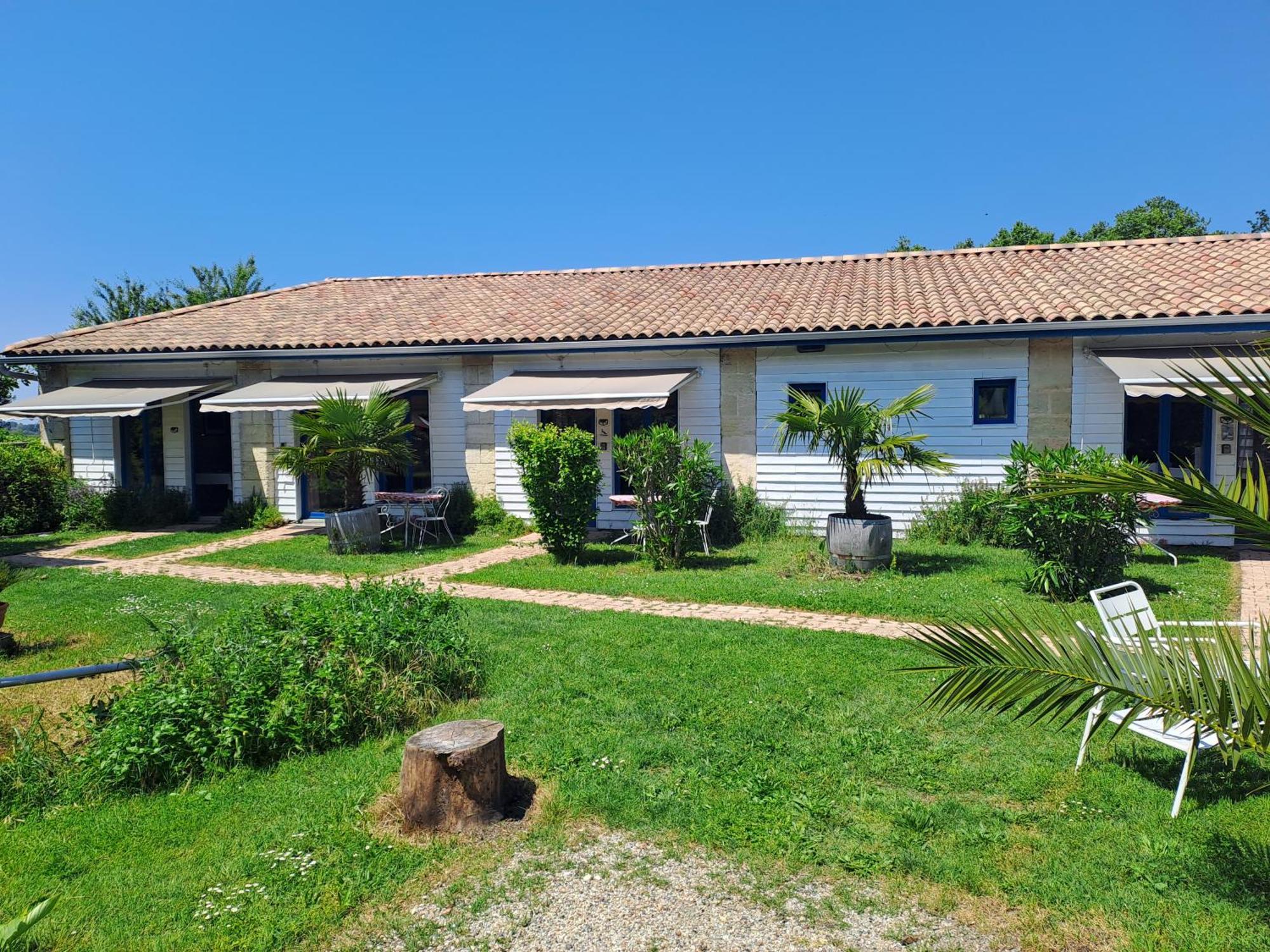 La Cadournaise Bed & Breakfast Saint-Seurin-de-Cadourne Exterior photo