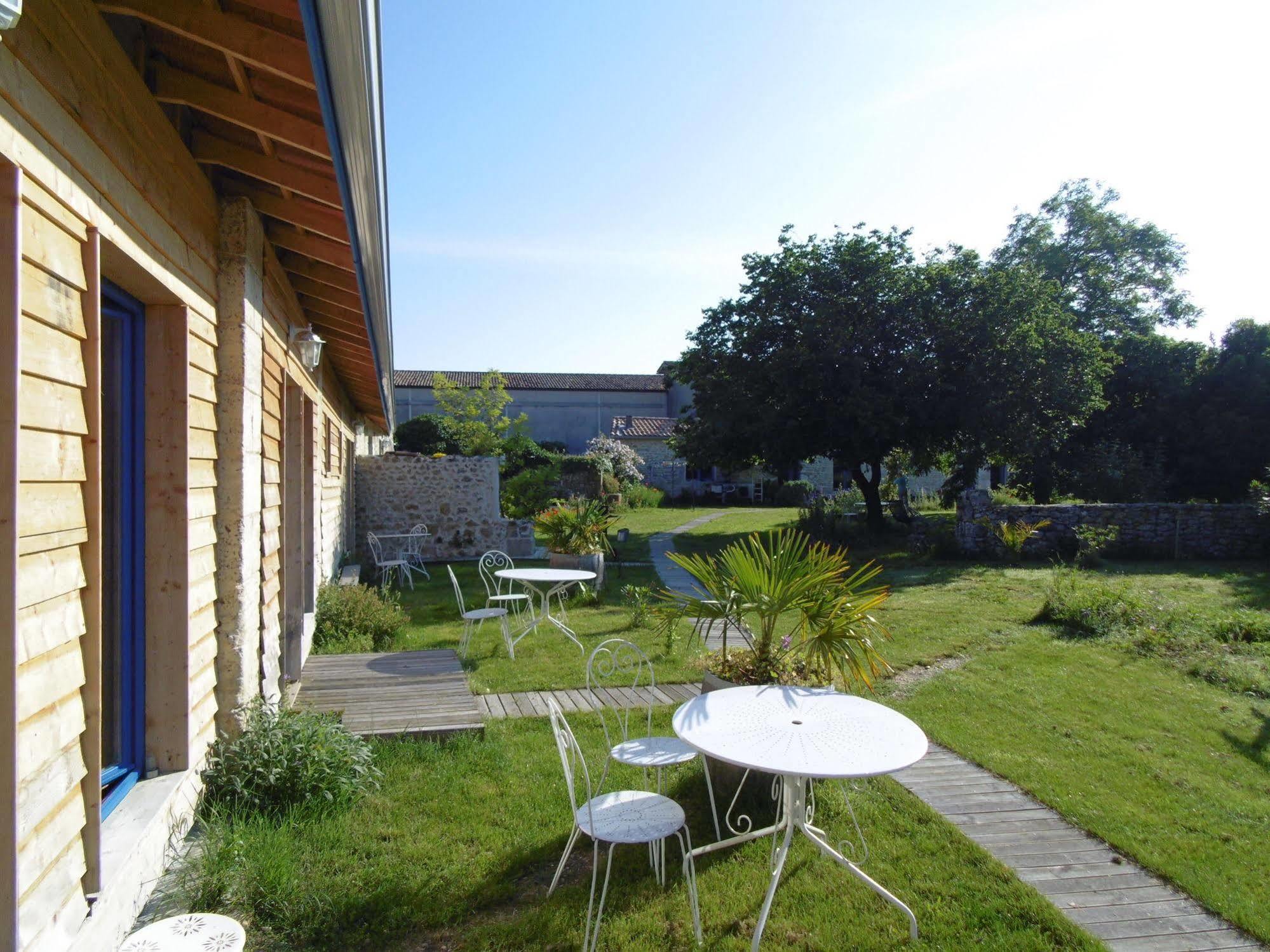 La Cadournaise Bed & Breakfast Saint-Seurin-de-Cadourne Exterior photo
